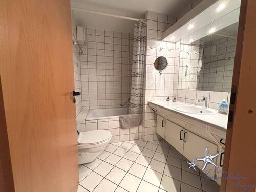 Badezimmer mit Wanne - 