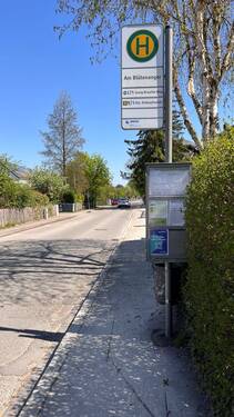 BH-Stelle 3 Gehminuten enfernt (5 Minuten Fahrtzeit zur S-Bahn/S1) - 