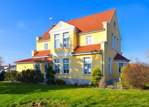 ...von Grünflächen umgeben - Haus in Arneburg - 290.000,00&nbsp;EUR Kaufpreis, ca.&nbsp; 247,30&nbsp;m&sup2;&nbsp;Wohnfl&auml;che