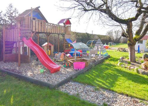 ...Platz für ein Kinderparadies - 