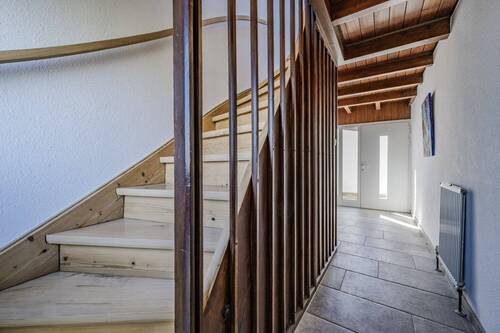 Eingangsbereich Diele - 6 Zimmer Mehrfamilienhaus, Wohnhaus in Stuttgart