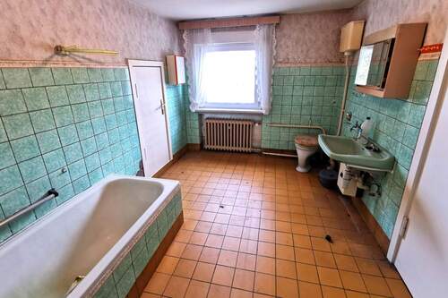 Bad mit Wanne im DG - 