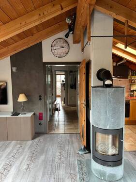 Blick z. Diele - Gemütliche 3 Zi-DG-Whg. mit Charme und Weitblick in Anger