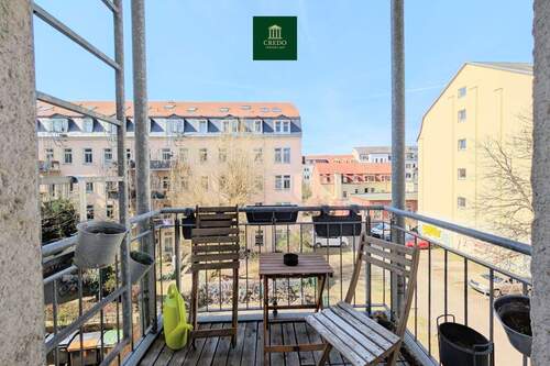 Credo Immobilien - Gemütliche 2-Zimmer-Wohnung mit Balkon in Dresden-Neustadt - Perfekt für Wohnen oder Investment