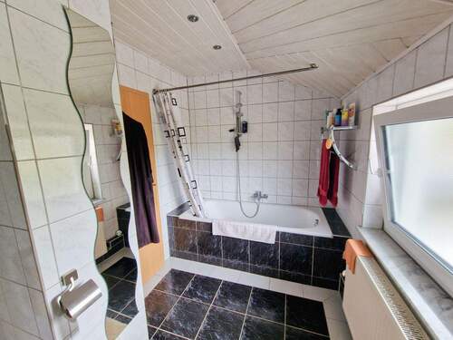 weiteres Tageslichtbad/WC im DG - 