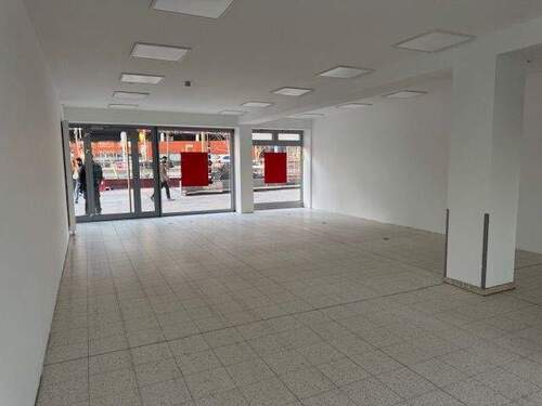 Fensterfront 4325.jpeg - TOP LAGE Berliner Tor, direkt am U-Bahn Ausgang Laden-Gewerbeobjekt 115m² mit großer Schaufensterfront