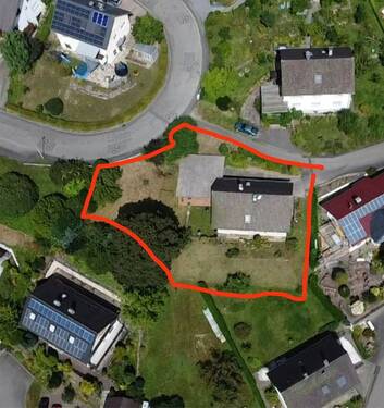 Grundstücksgrenze - 8 Zimmer Mehrfamilienhaus, Wohnhaus zum Kaufen in Oppenau