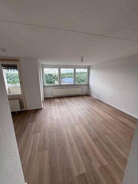 Bild 1 - Teilweise frisch renoviertesanierte 1,5 Zimmer Wohnung