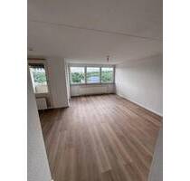 Teilweise frisch renoviertesanierte 1,5 Zimmer Wohnung - Ludwigsburg Neckarweihingen