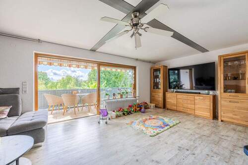 Wohnzimmer Erdgeschoss - 8 Zimmer Mehrfamilienhaus, Wohnhaus zum Kaufen in Gailingen am Hochrhein