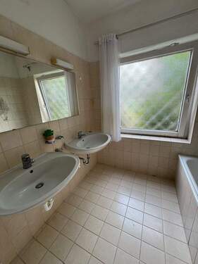 EG: Vollbad Teilansicht - 