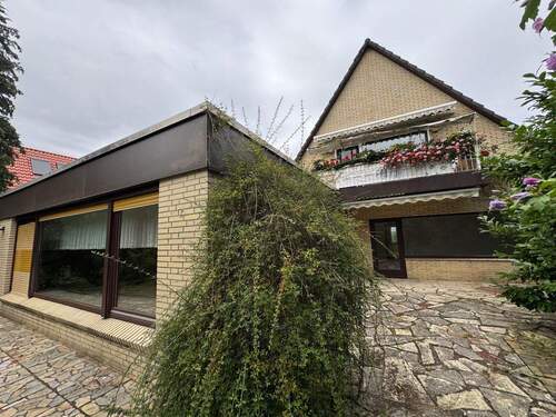 Rückansicht - 6 Zimmer Einfamilienhaus zum Kaufen in Norderstedt