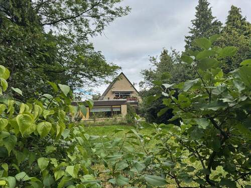 Rückansicht mit Garten - 6 Zimmer Einfamilienhaus in Norderstedt