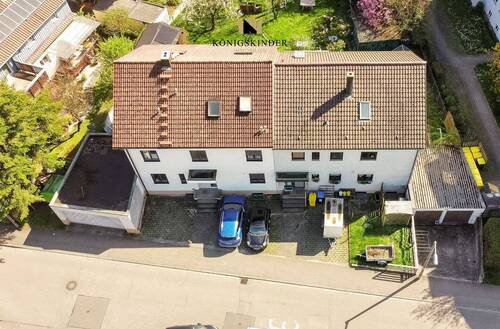 Linke Haushälfte EG-Wohnung mit Garage & Stellplatz - 