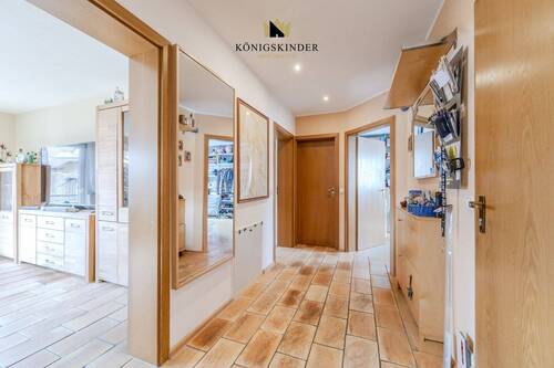 Flur - Wohnen mit Stil, Ruhe und großem Garten - Hochwertige 3-Zimmer-Wohnung in Schorndorf!