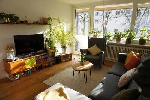 Wohnzimmer - 3 Zimmer Etagenwohnung zum Kaufen in München