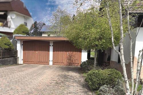 Hausansicht Einfahrt - 5 Zimmer Einfamilienhaus in Neuweiler