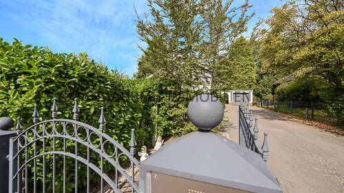 Einfahrt/Eingang Straße - Einfamilienhaus mit 154,00 m² in Siek zum Kaufen