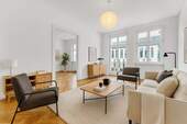 Wohnzimmer mit Balkon - 