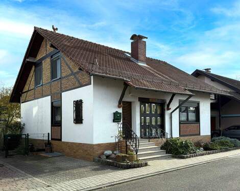 Straßenansicht_ - Freistehendes Einfamilienhaus in ruhiger Lage von Brühl - mit großem Garten und viel Potenzial