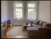 Wohnzimmer - Modernisierte Wohnung mit zwei Zimmern und EBK in Bochum