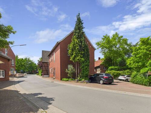 Straßenansicht - Raum für Visionen: Zweifamilienhaus in Lüdinghausen wartet auf Ihre Ideen