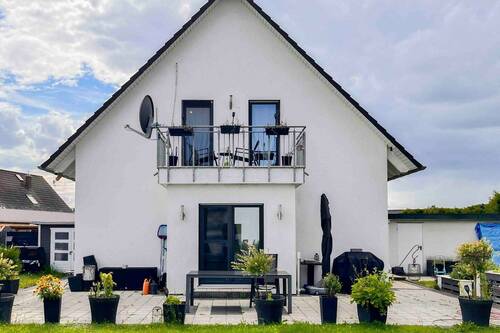 Außenansicht hinten - 5 Zimmer Einfamilienhaus zum Kaufen in Petersberg