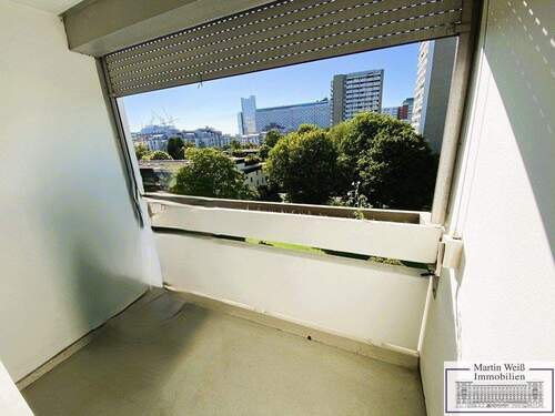 Blick auf den West-Balkon 1 - 
