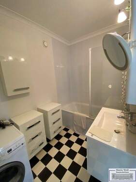 Blick in das Badezimmer - 