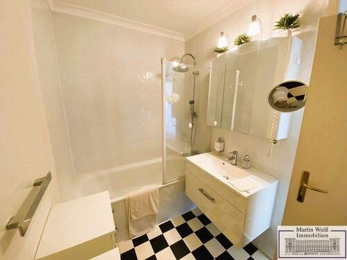 Blick in das Badezimmer - 