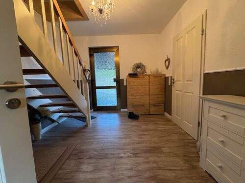 Eigentümerwhg. rechts: Flur - 