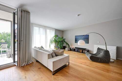 Stilvoll wohnen! Freizügiges Raumgefühl in Kombination mit dem hochwertigen Dielenboden in Eiche Natur - 4 Zimmer Etagenwohnung zum Kaufen in München