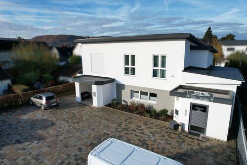 Hausansicht - 1 Zimmer Mehrfamilienhaus, Wohnhaus in Lauenförde