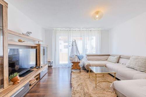 Wohnzimmer - 3 Zimmer Etagenwohnung zum Kaufen in Singen