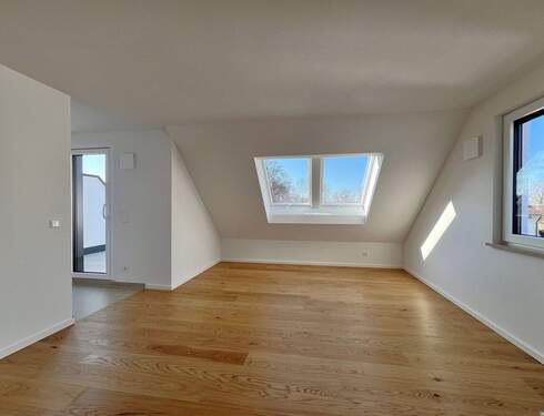 Wohnzimmer - 3 Zimmer Etagenwohnung in München