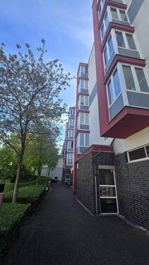 Eingangsbereich Außen - Sonniges Wohnglück in Derendorf, gepflegte 2 Zimmer-Wohnung, 2 Südbalkone & Tiefgarage
