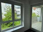 Fenster Küche und zur Loggia - 