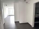 Blick aus Diele Richtung Küche - 2 Zimmer Etagenwohnung in Kassel