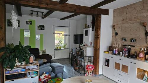 Wohnzimmer - 6 Zimmer Doppelhaushälfte zum Kaufen in Hergisdorf