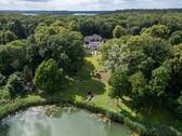 Luftaufnahme - Investieren in Substanz und Geschichte: Jugendstil-Herrenhaus am Stechlinsee