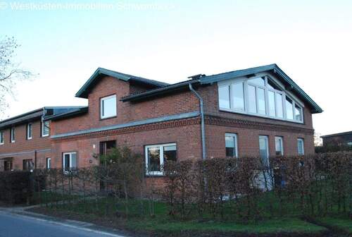 Straßenansicht - Gepflegtes und helles Studio mit Dachterrasse in Nordseenähe zwischen Büsum und St.Peter-Ording!