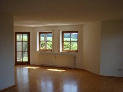 Wohnzimmer - 4 Zimmer Etagenwohnung zur Miete in Bad Birnbach