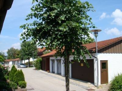 öffentliche Zufahrt zum Anwese - 