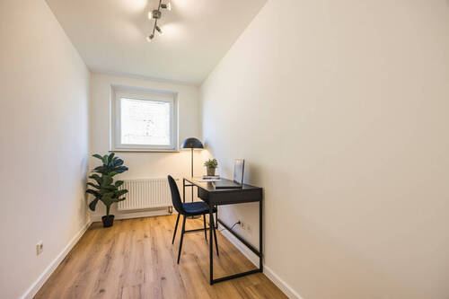 Angrenzendes Büro - 