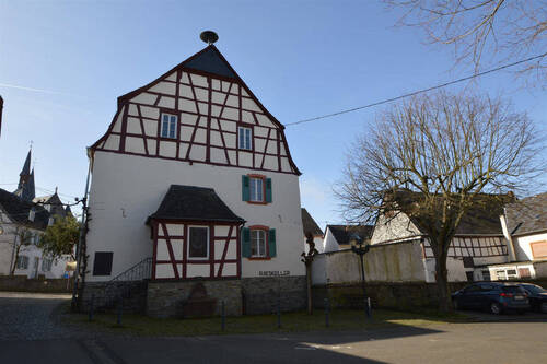 Giebel mit Fachwerk - Einfamilienhaus mit 400,00 m² in Veldenz zum Kaufen