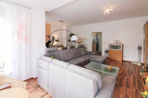Wohnzimmer - 3 Zimmer Etagenwohnung in Böhlen