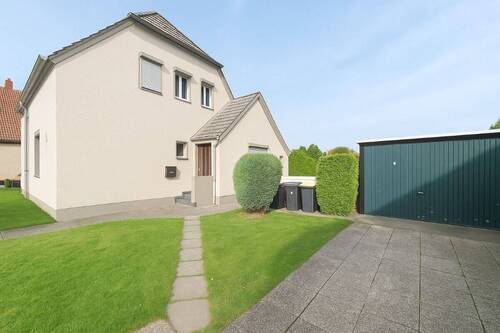 Seitenansicht Meisenweg 6 a inkl. Garage - Zechenhaus sucht kleine Familie ! *inklusive Garage*