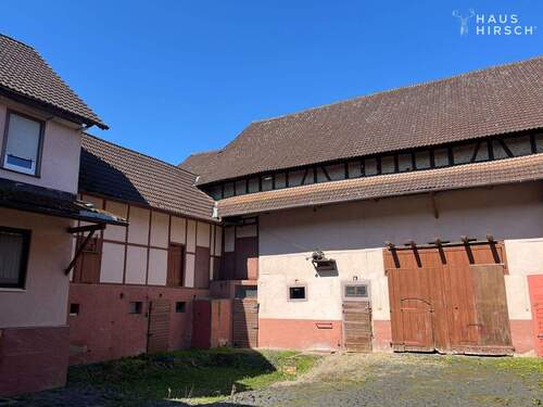 Hof, unsaniert - 7 Zimmer Einfamilienhaus zum Kaufen in Hungen