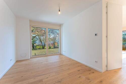 Schlafzimmer mit Zugang zur Terrasse - 