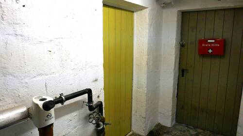 zwei Keller-Räume - 